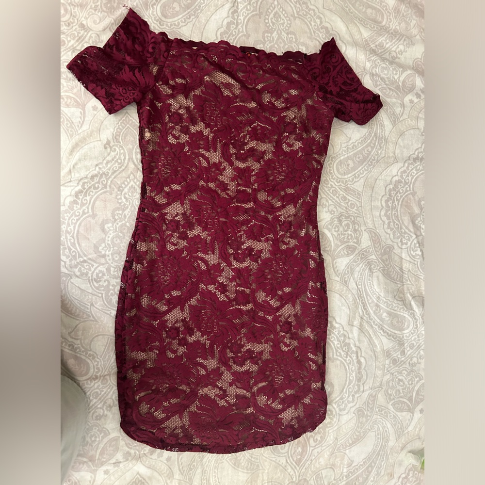 Burgundy lace guess cocktail dress